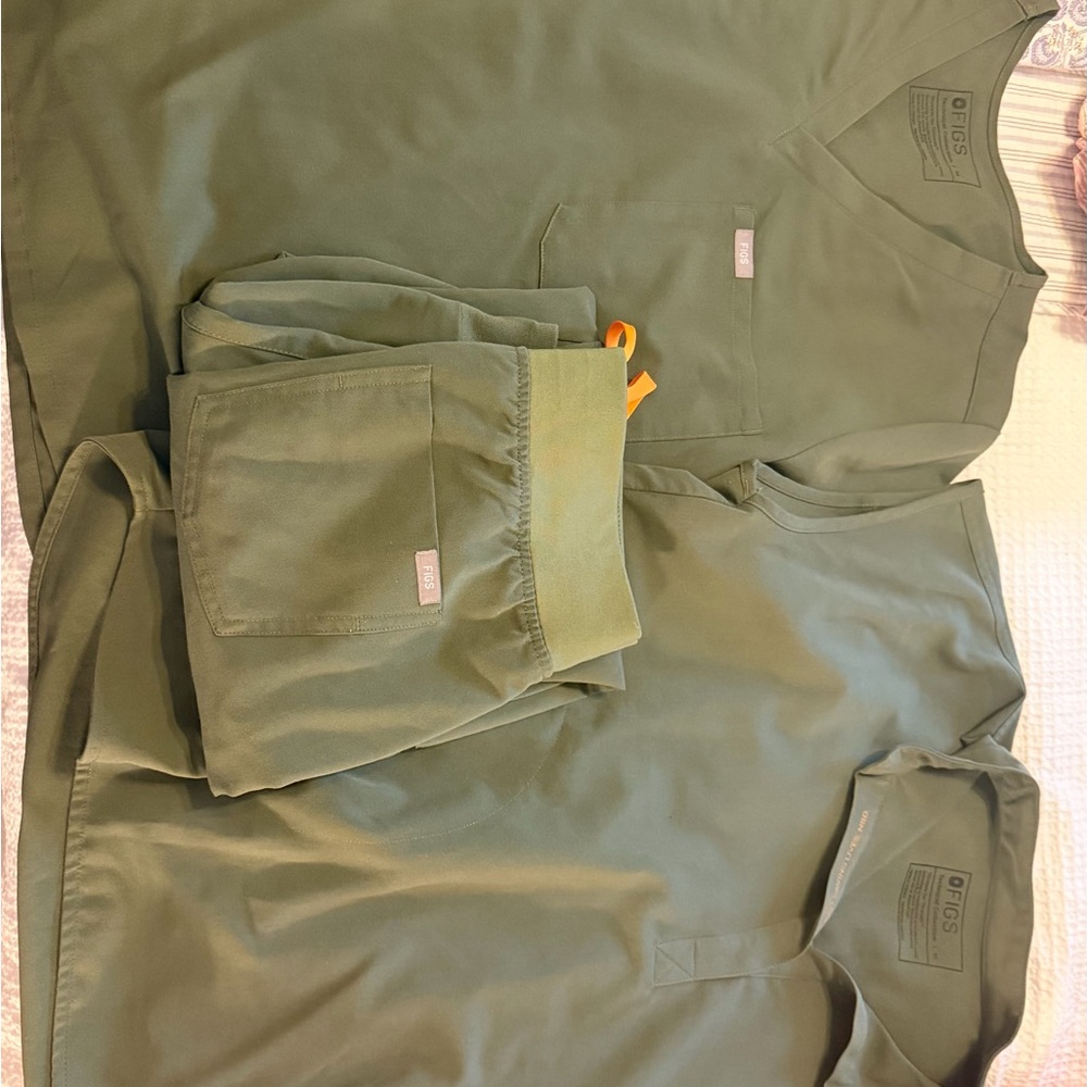 Figs Moss Green Scrub Set